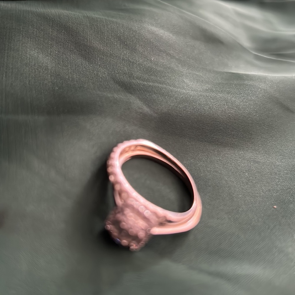 Engagement ring - Picture 3 of 6